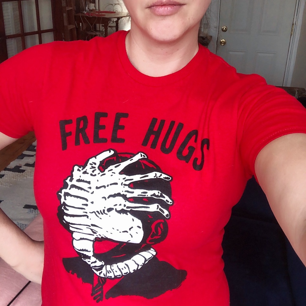 Free Hugs Tee shirt Alien